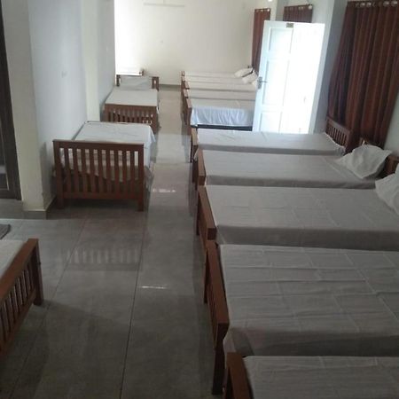 Jayalakshmi Rooms Vaduvanchal Exteriör bild
