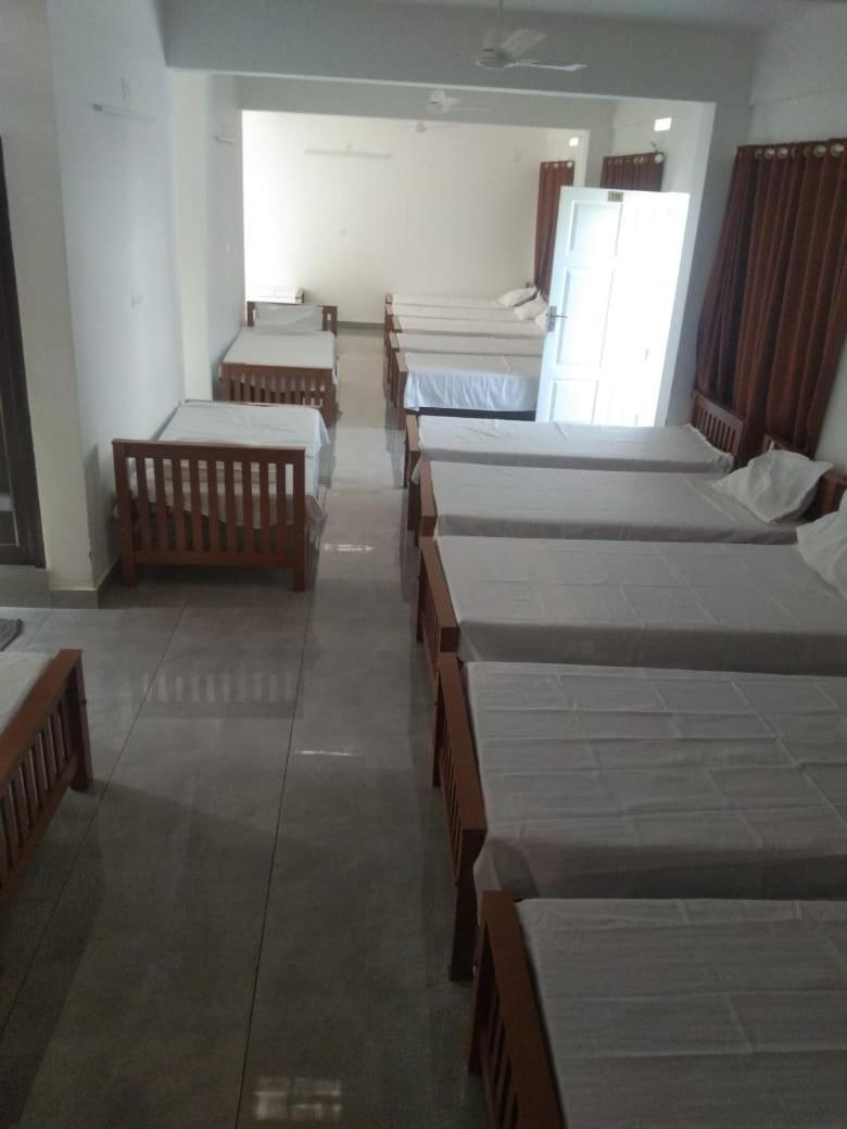 Jayalakshmi Rooms Vaduvanchal Exteriör bild