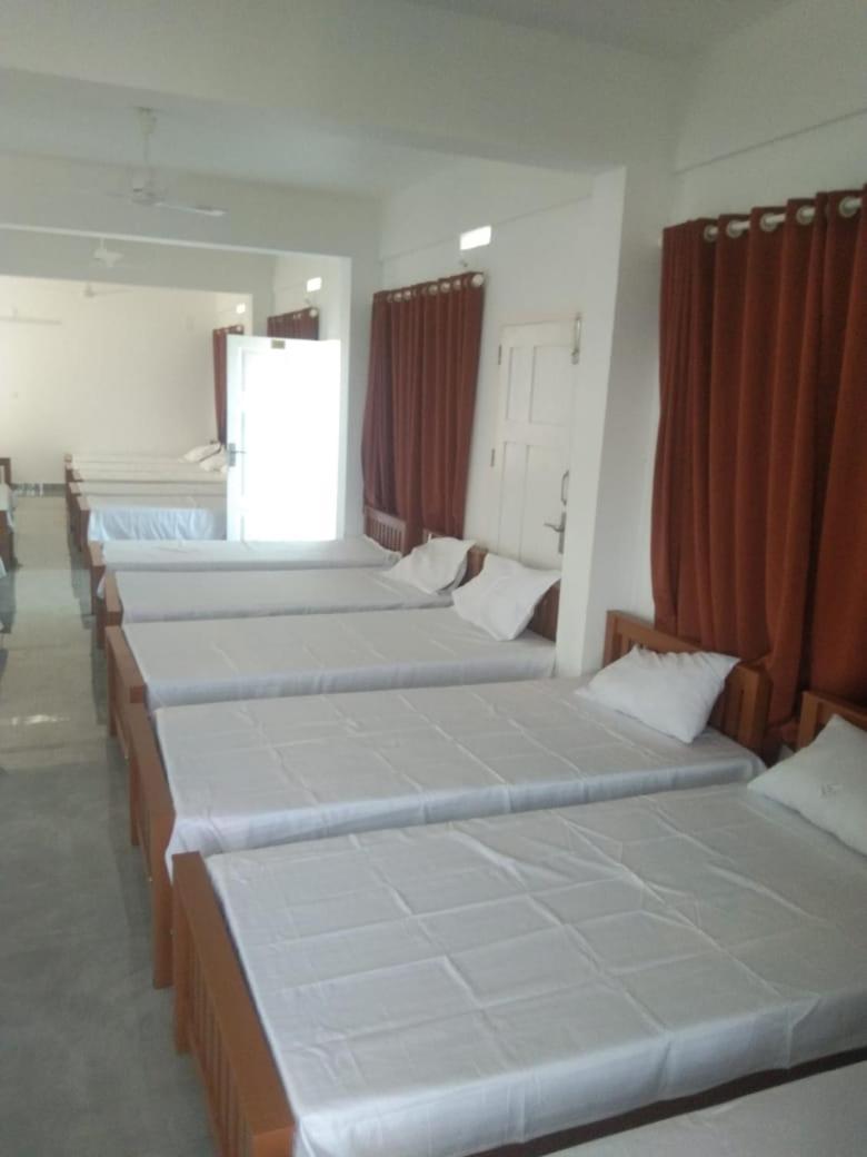 Jayalakshmi Rooms Vaduvanchal Exteriör bild